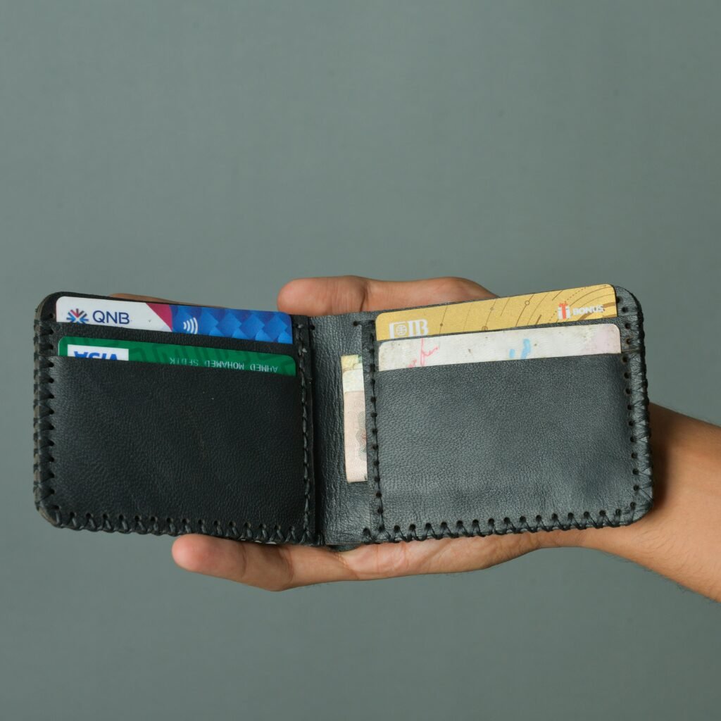 MENS LEATHER WALLET WITH LOTS OF CARD SLOTS